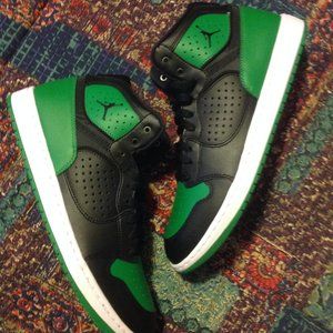 Jordan  Access Men's Black, Green & White Leather Sneakers - 11.5 - New in Box